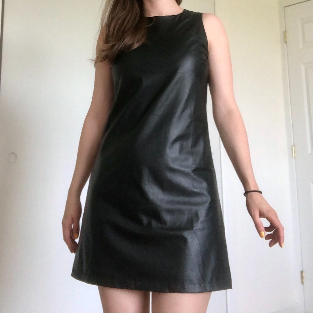 🇨🇦 Short vegan leather dress